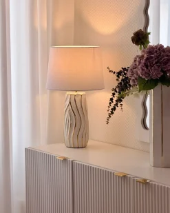 Best Beliani Lampada da tavolo PATUCA Ceramica Bianco Bianco Oro