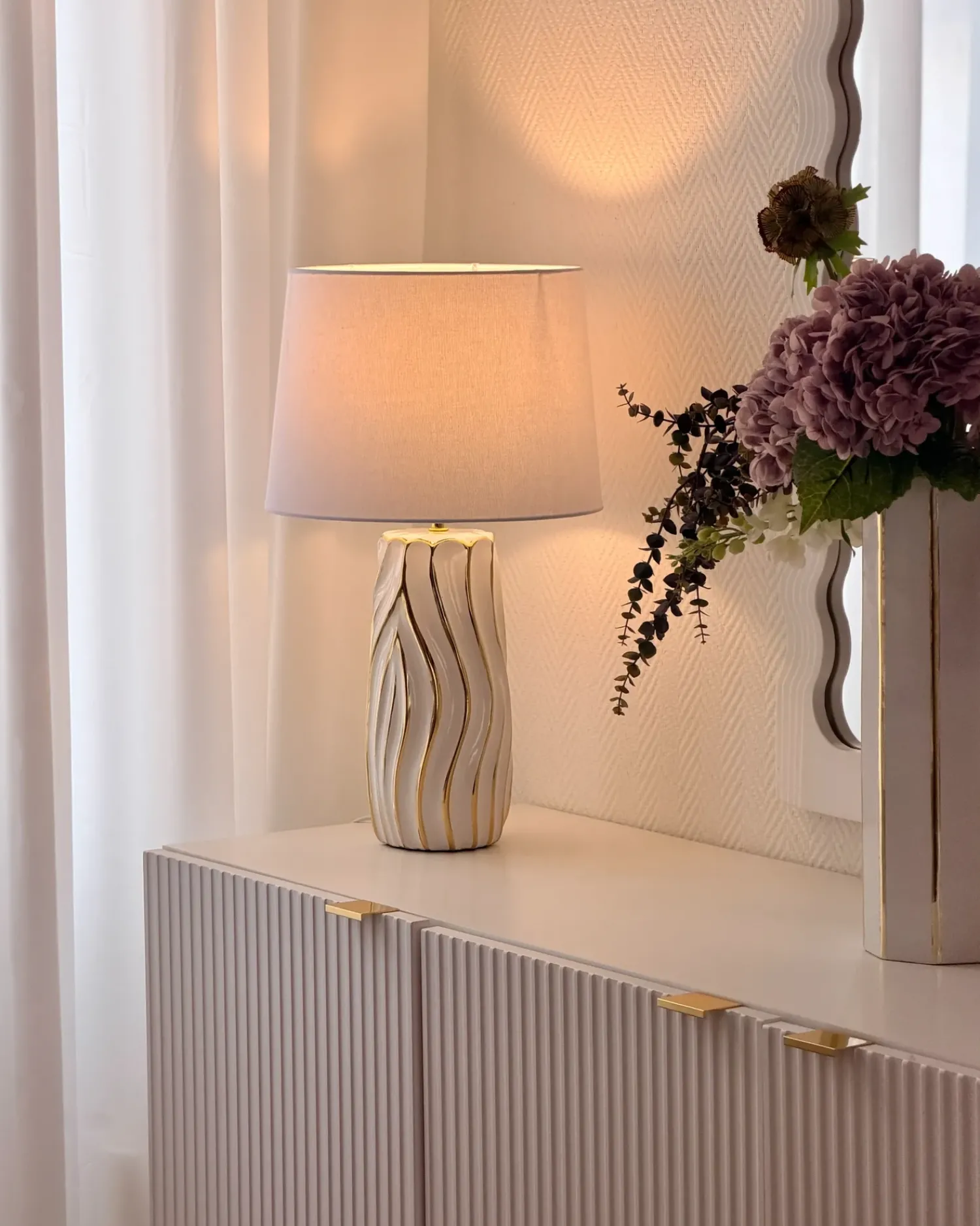 Best Beliani Lampada da tavolo PATUCA Ceramica Bianco Bianco Oro
