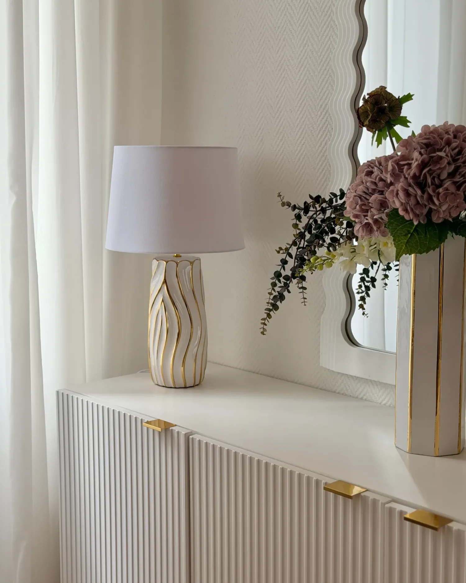 Best Beliani Lampada da tavolo PATUCA Ceramica Bianco Bianco Oro