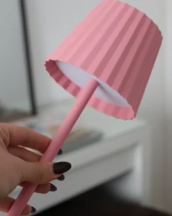 Discount Beliani Lampada da tavolo POMBEIRO Metallo pastello Rosa