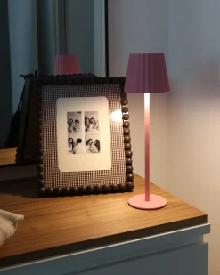 Discount Beliani Lampada da tavolo POMBEIRO Metallo pastello Rosa