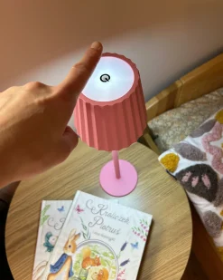 Discount Beliani Lampada da tavolo POMBEIRO Metallo pastello Rosa