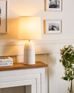 Beliani Lampada da tavolo SALIENTE Ceramica Bianco sporco Bianco Beige
