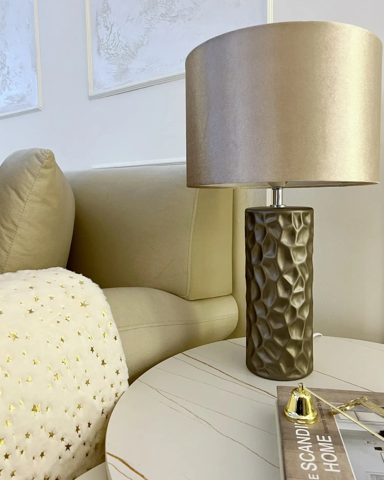 Hot Beliani Lampada da tavolo SANKURU Ceramica Oro Beige Oro