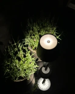 Discount Beliani Lampada da tavolo senza fili a LED VOUGA con dimmer Metallo Nero