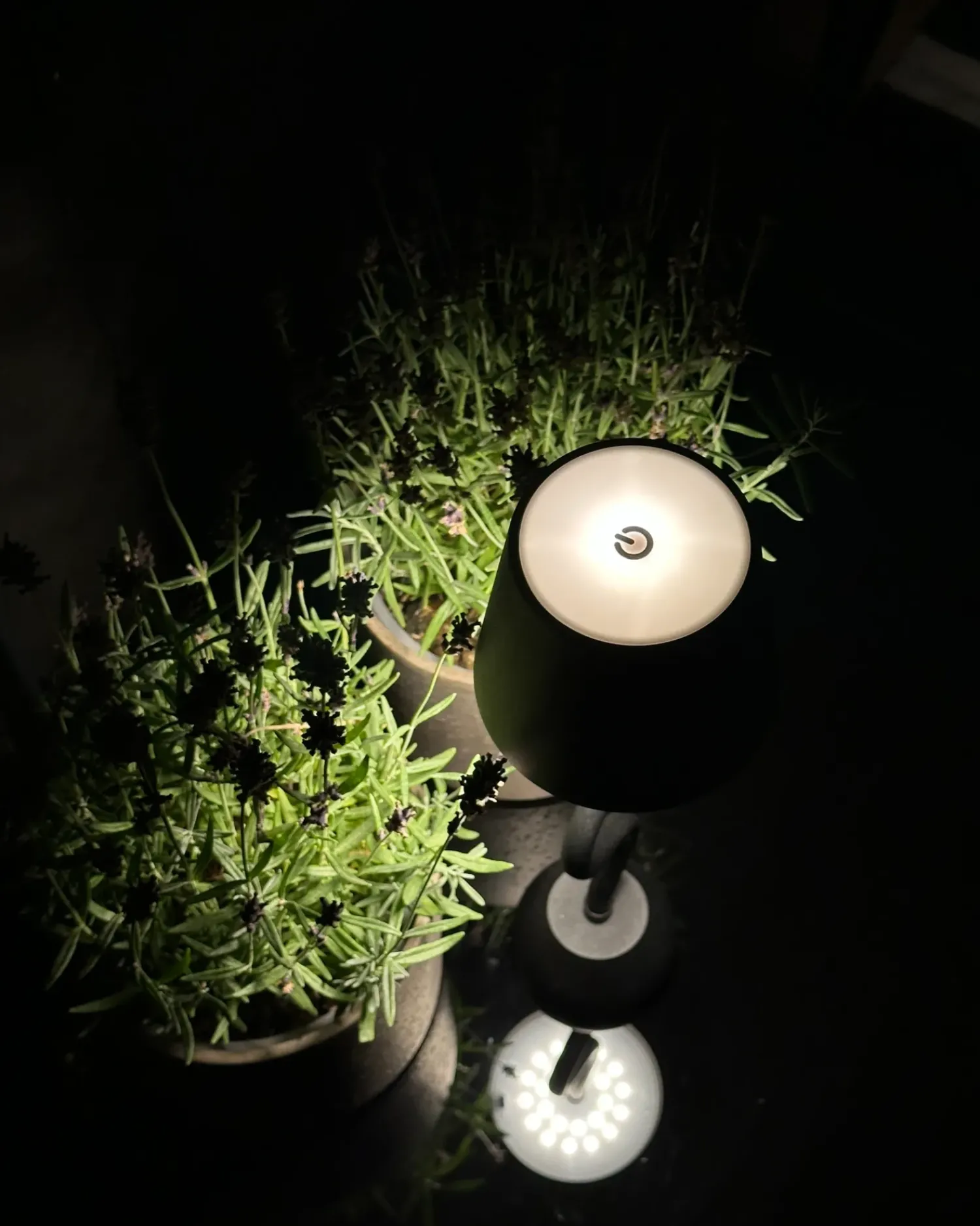 Discount Beliani Lampada da tavolo senza fili a LED VOUGA con dimmer Metallo Nero