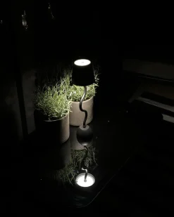Discount Beliani Lampada da tavolo senza fili a LED VOUGA con dimmer Metallo Nero