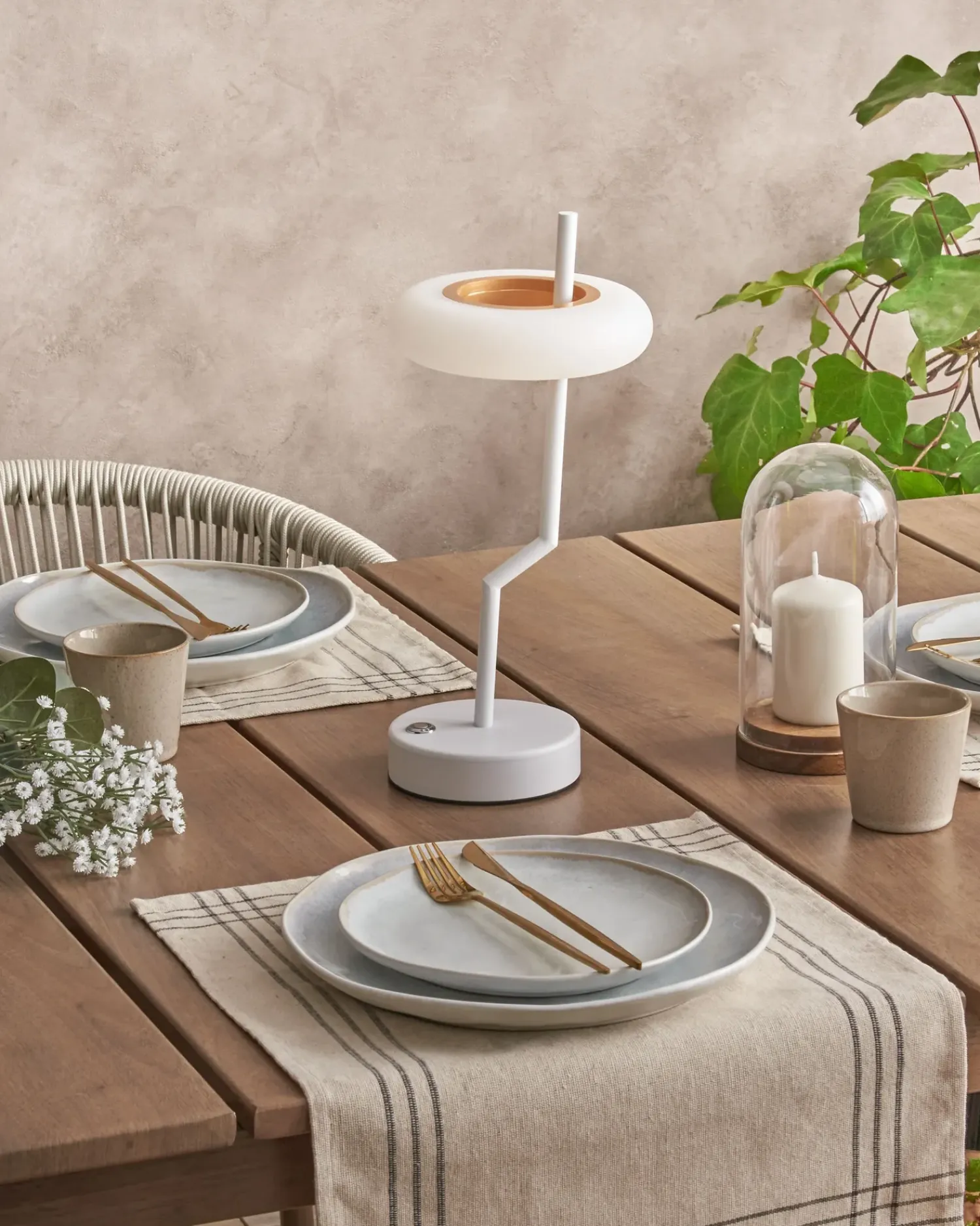 Hot Beliani Lampada da tavolo senza fili a LED ALVIELA con dimmer Metallo Bianco Bianco Marrone