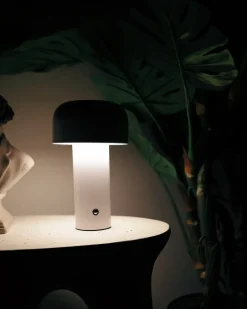 New Beliani Lampada da tavolo senza fili a LED BESOS con dimmer Metallo Bianco