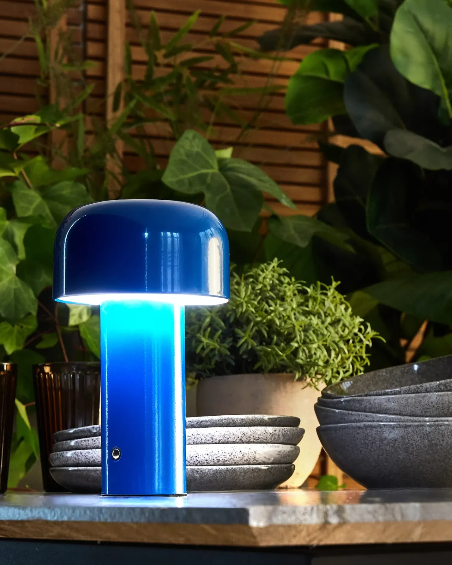 Beliani Lampada da tavolo senza fili a LED BESOS con dimmer Metallo Blu