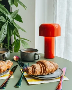 New Beliani Lampada da tavolo senza fili a LED BESOS con dimmer Metallo Rosso