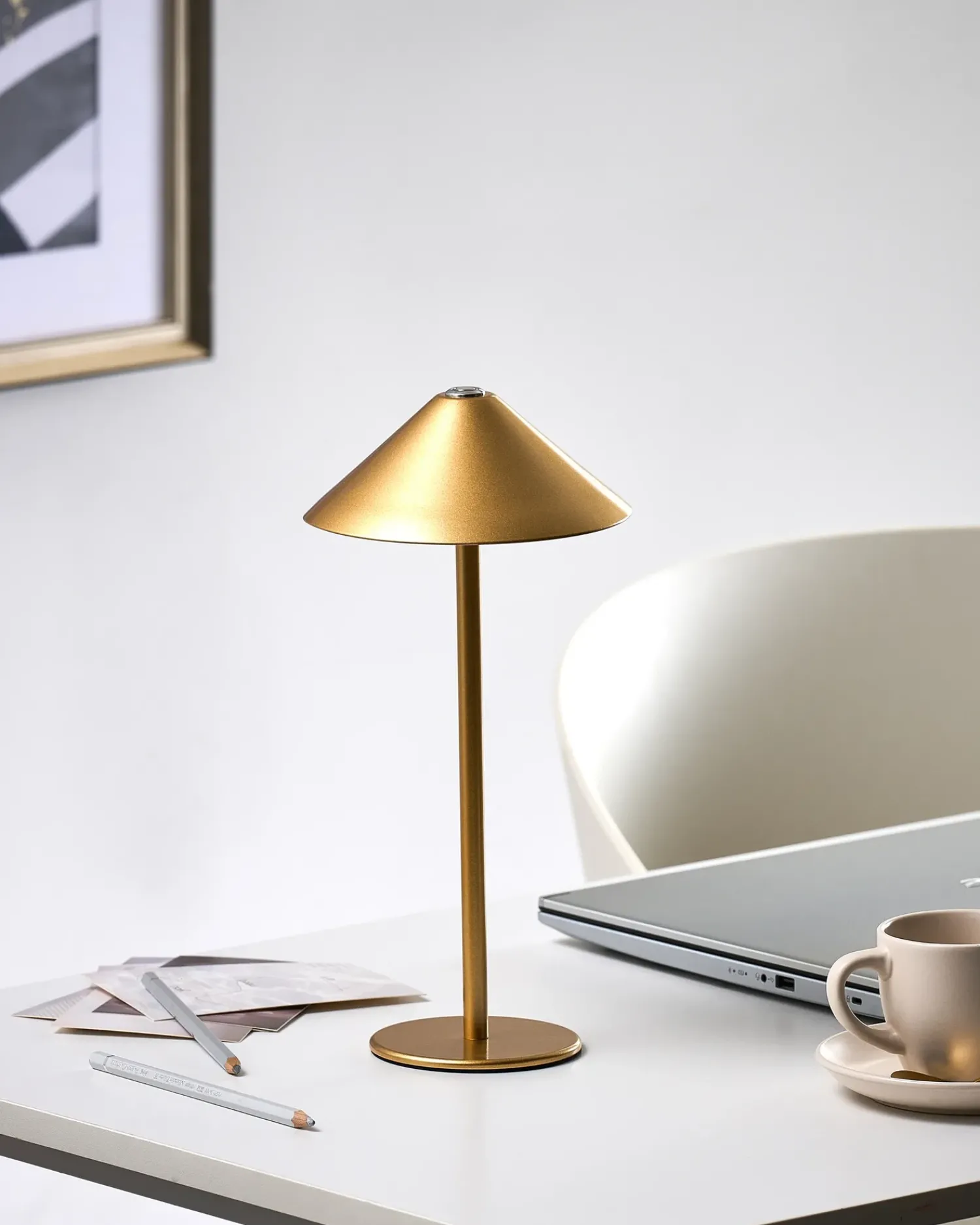 Clearance Beliani Lampada da tavolo senza fili a LED MODJO con dimmer Metallo Oro