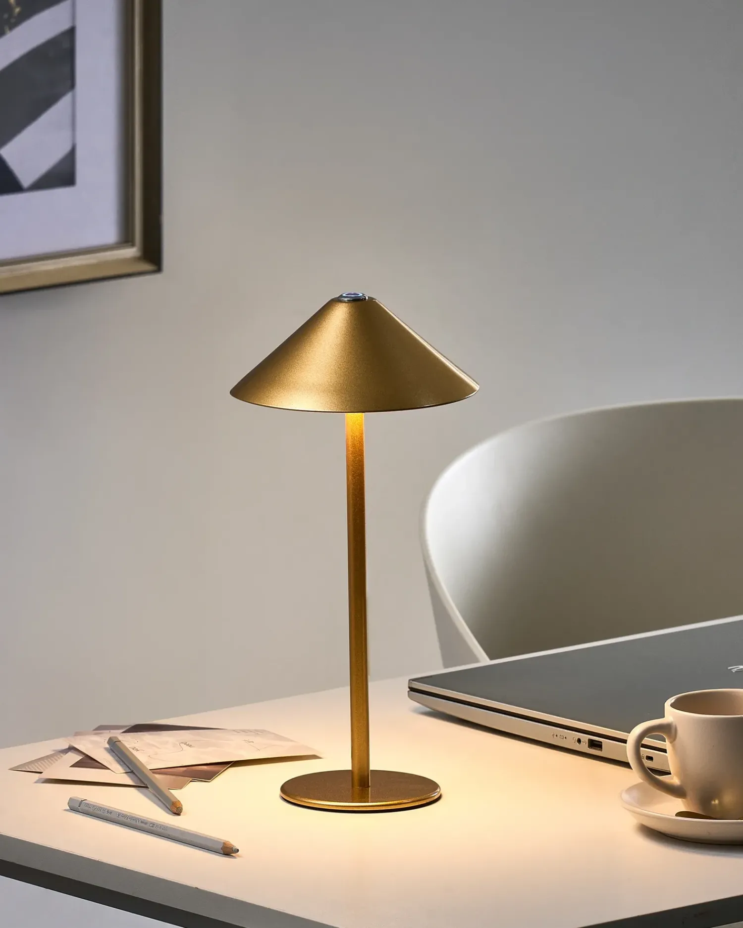 Clearance Beliani Lampada da tavolo senza fili a LED MODJO con dimmer Metallo Oro