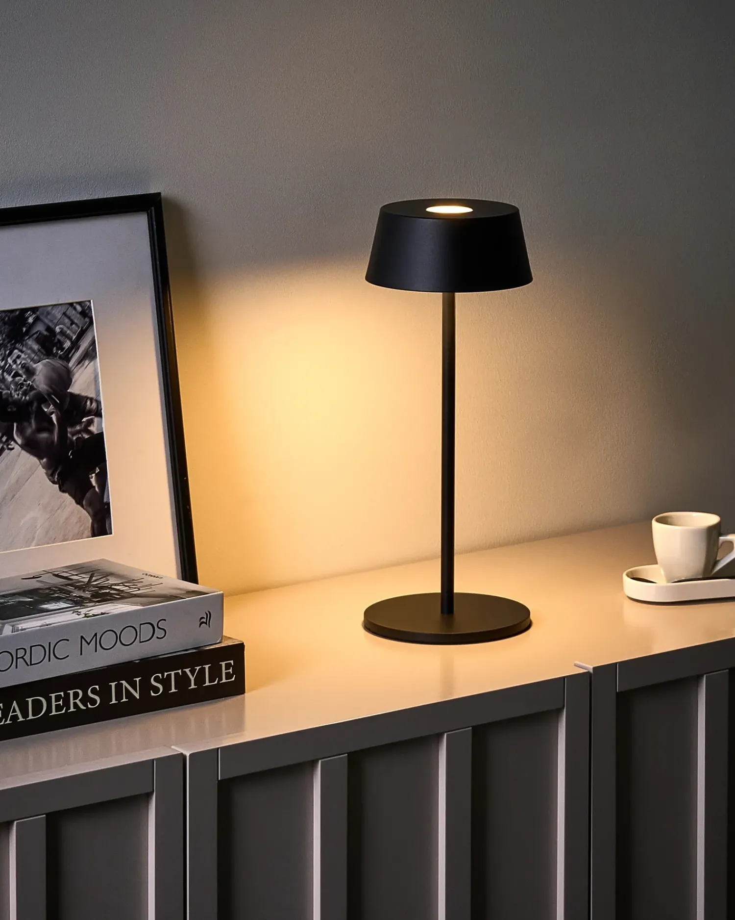 Beliani Lampada da tavolo senza fili a LED GUDER con dimmer Metallo Nero