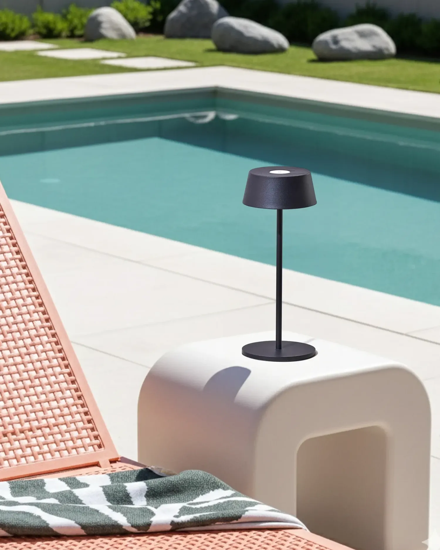 Beliani Lampada da tavolo senza fili a LED GUDER con dimmer Metallo Nero