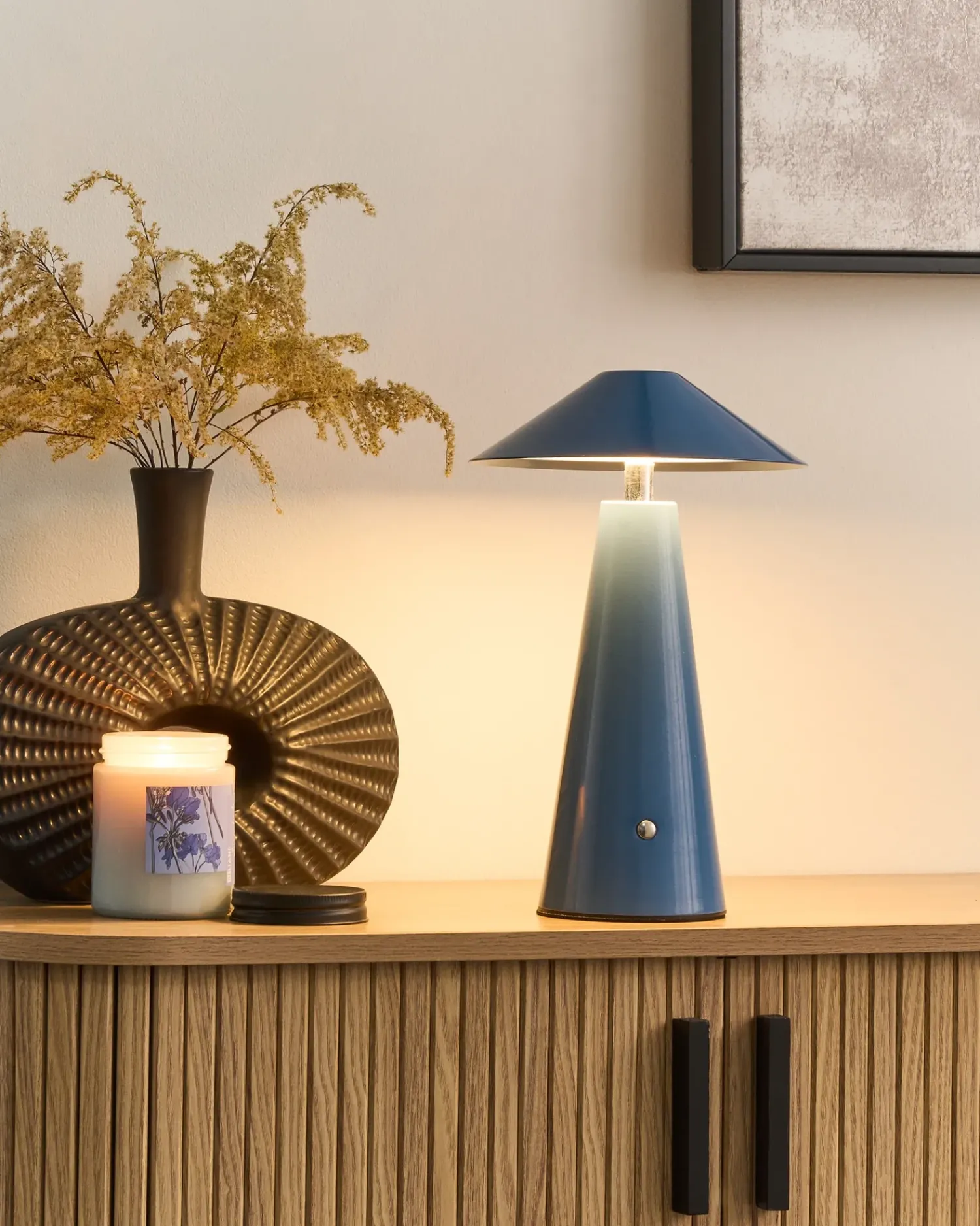 Sale Beliani Lampada da tavolo senza fili a LED APAYAO con dimmer Metallo Blu Argento Bianco Blu Nero