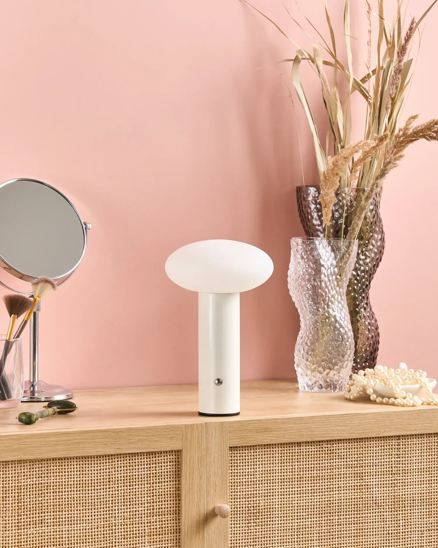 Clearance Beliani Lampada da tavolo senza fili a LED BUAYAN con dimmer Metallo Bianco Bianco Nero