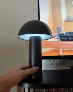 Beliani Lampada da tavolo senza fili a LED BOJO con dimmer Metallo Nero