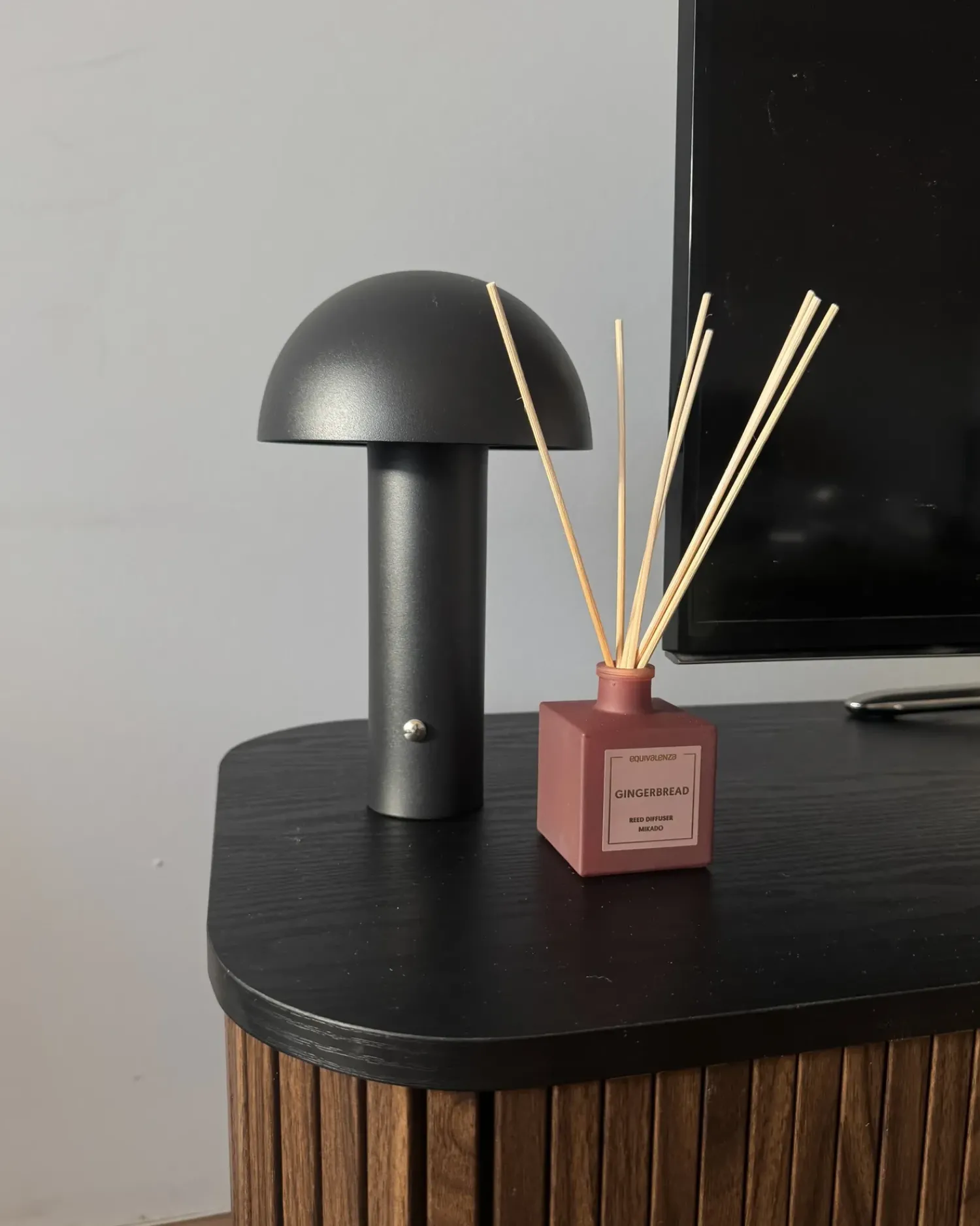 Beliani Lampada da tavolo senza fili a LED BOJO con dimmer Metallo Nero