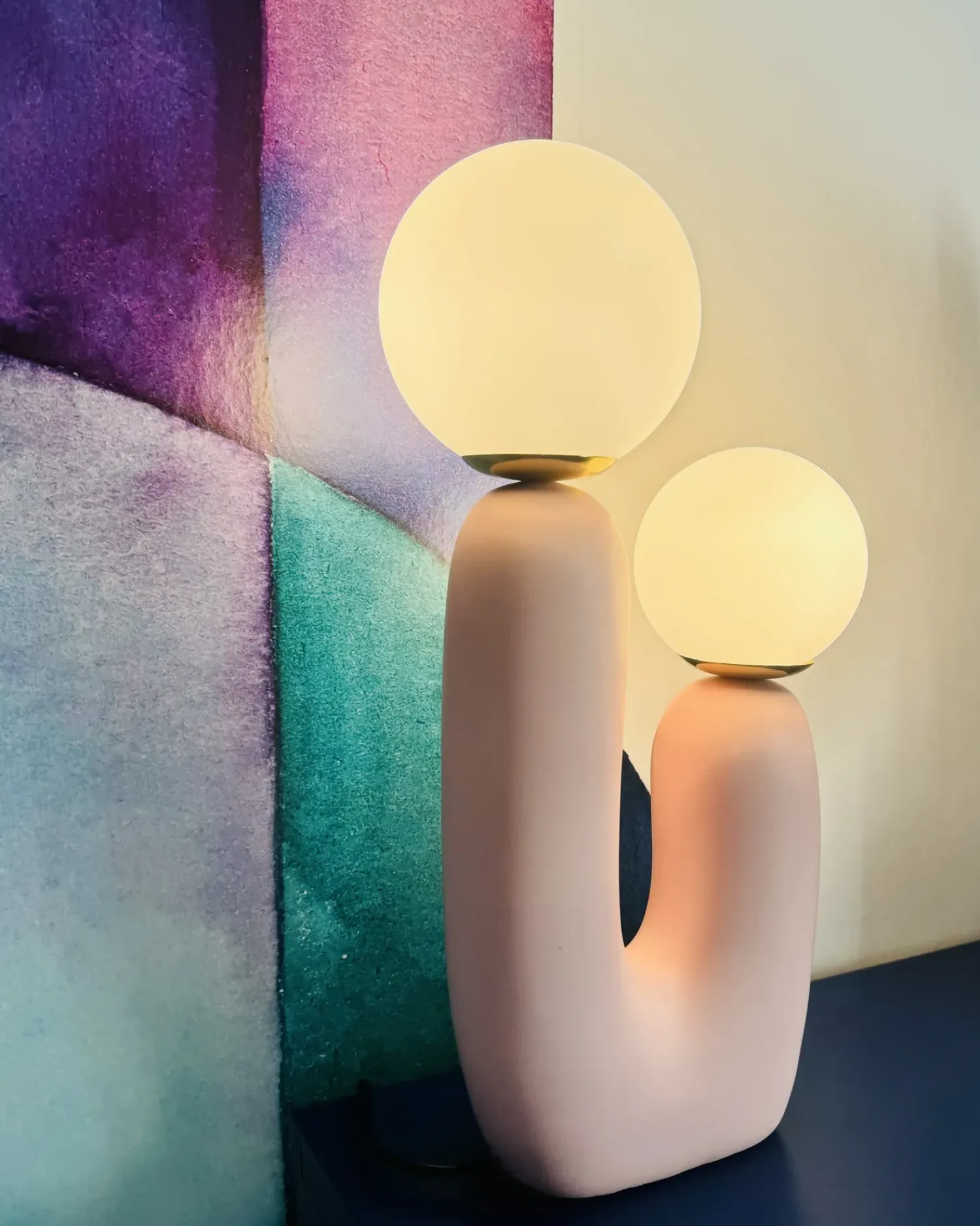 Beliani Lampada da tavolo TULUN Rosa pastello Bianco Rosa