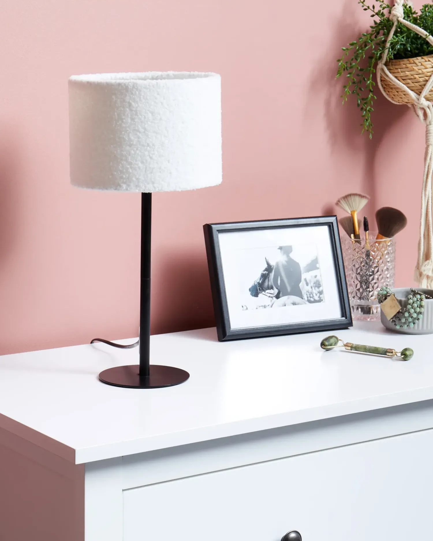 Sale Beliani Lampada da tavolo VINAZCO Bouclé Bianco Bianco Nero