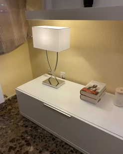 Sale Beliani Lampada da tavolo YASUNI Metallo Bianco Bianco Argento Nero