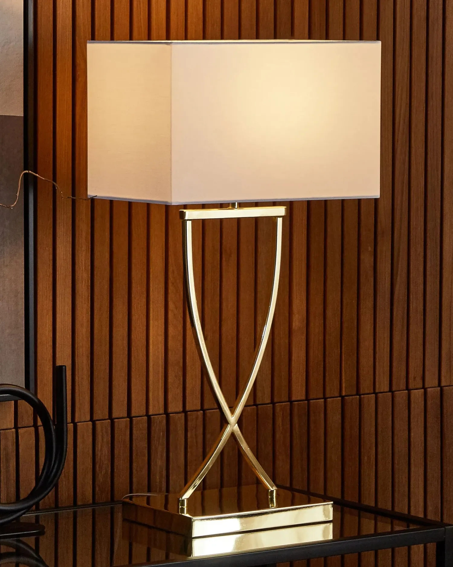 Outlet Beliani Lampada da tavolo YASUNI Metallo Bianco/Oro Bianco Oro