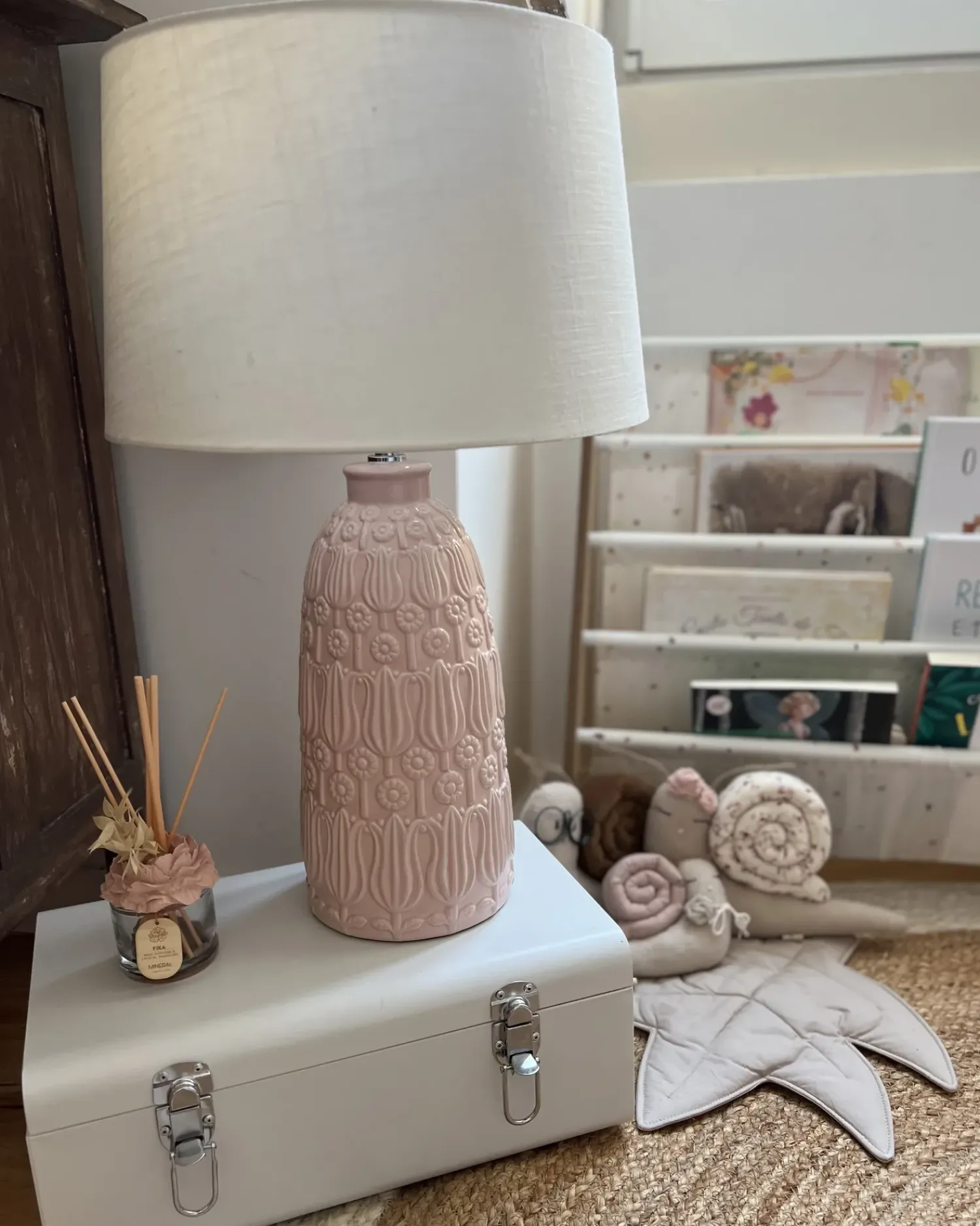 Sale Beliani Lampada da tavolo ZARIMA Ceramica Rosa Bianco Rosa