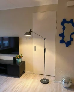 Sale Beliani Lampada da terra a LED ANDROMEDA con dimmer Metallo Argento Argento Nero