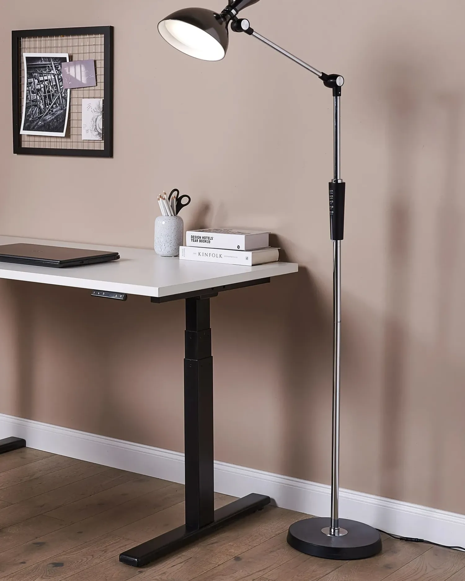 Sale Beliani Lampada da terra a LED ANDROMEDA con dimmer Metallo Argento Argento Nero