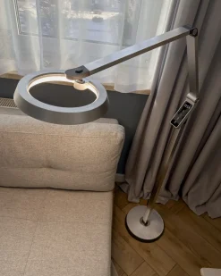 Outlet Beliani Lampada da terra a LED CARINA con dimmer Metallo Argento