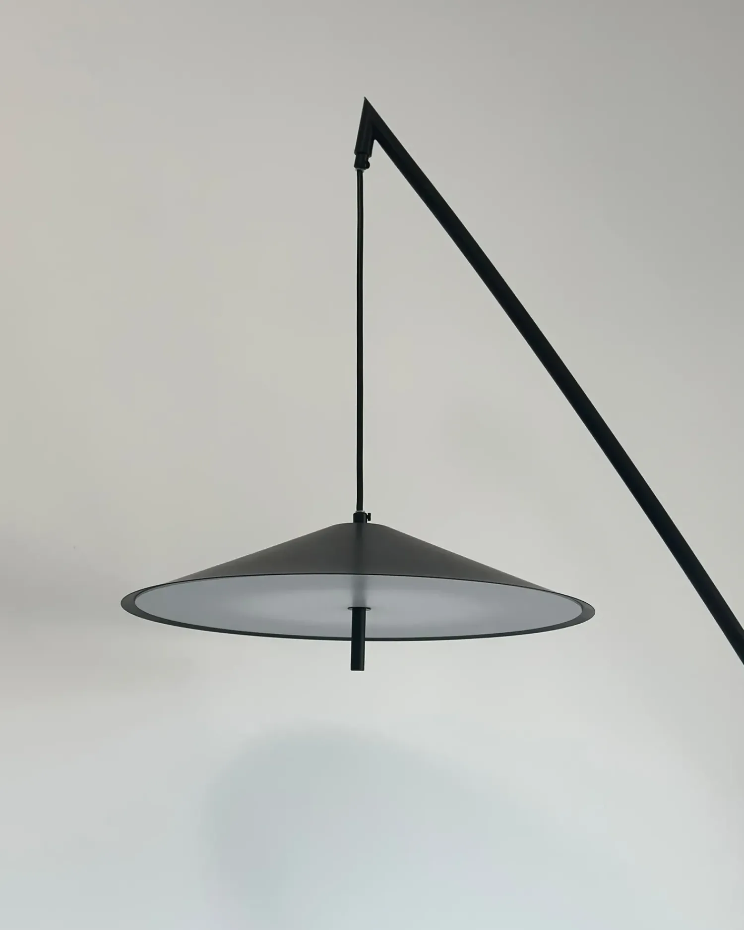 Outlet Beliani Lampada da terra a LED COMALIE Metallo Nero