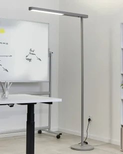 Best Beliani Lampada da terra a LED PERSEUS Metallo Argento