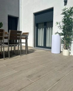 Clearance Beliani Lampada da terra LED per esterni PIEDRA con telecomando Bianco