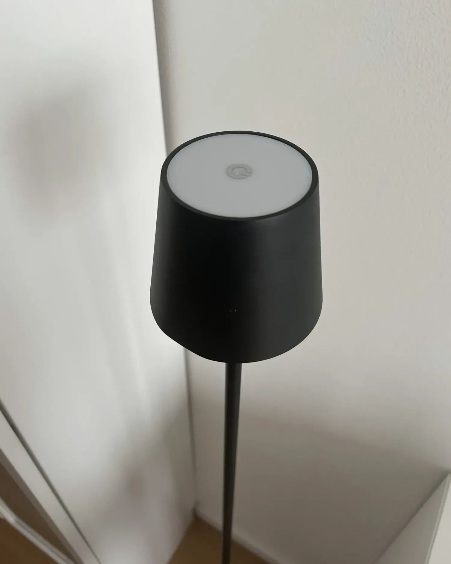 Beliani Lampada da terra senza fili a LED GAVARRESA con dimmer Metallo Nero