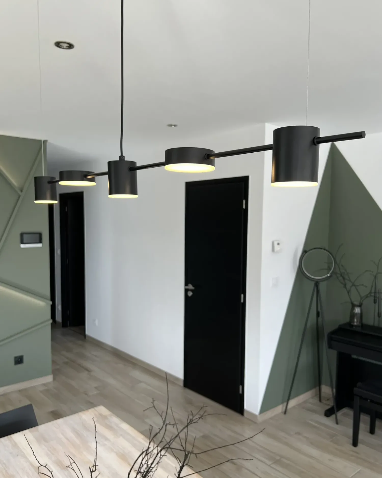 Beliani Lampadario a LED SESTRA Metallo Nero