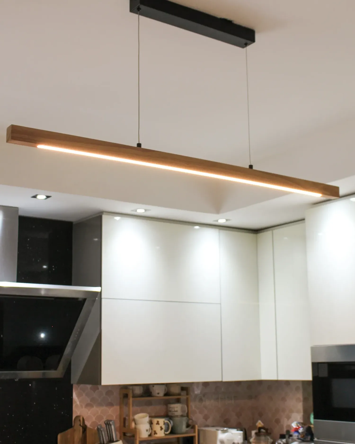 Beliani Lampadario a LED STEWARTS con telecomando con dimmer Legno di quercia chiaro Marrone