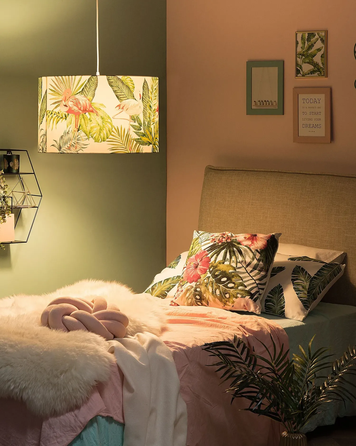 Sale Beliani Lampadario FLAMINGO Multicolore Bianco Rosa Verde
