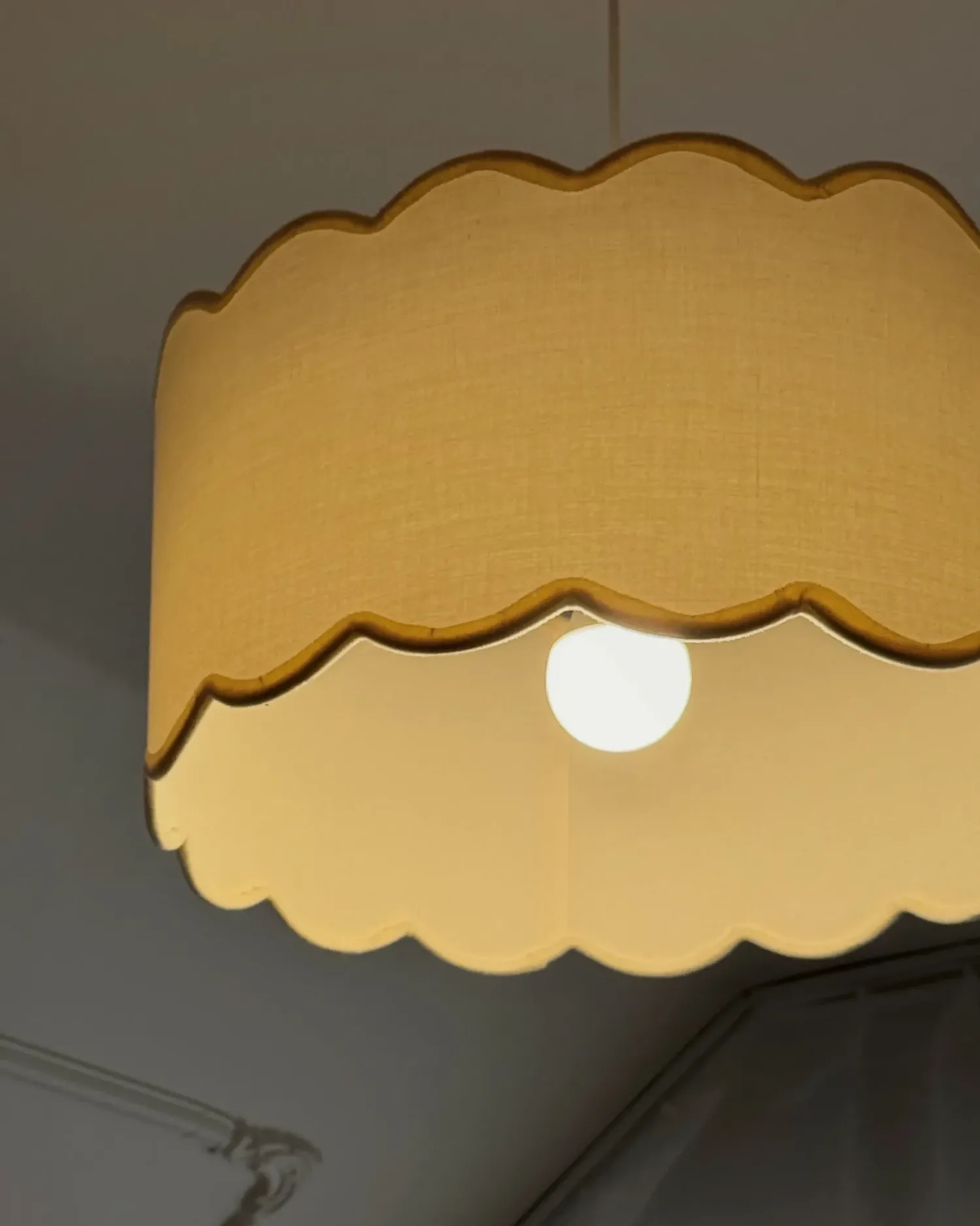 Online Beliani Lampadario GAIREZI Metallo Bianco/Beige Bianco Beige