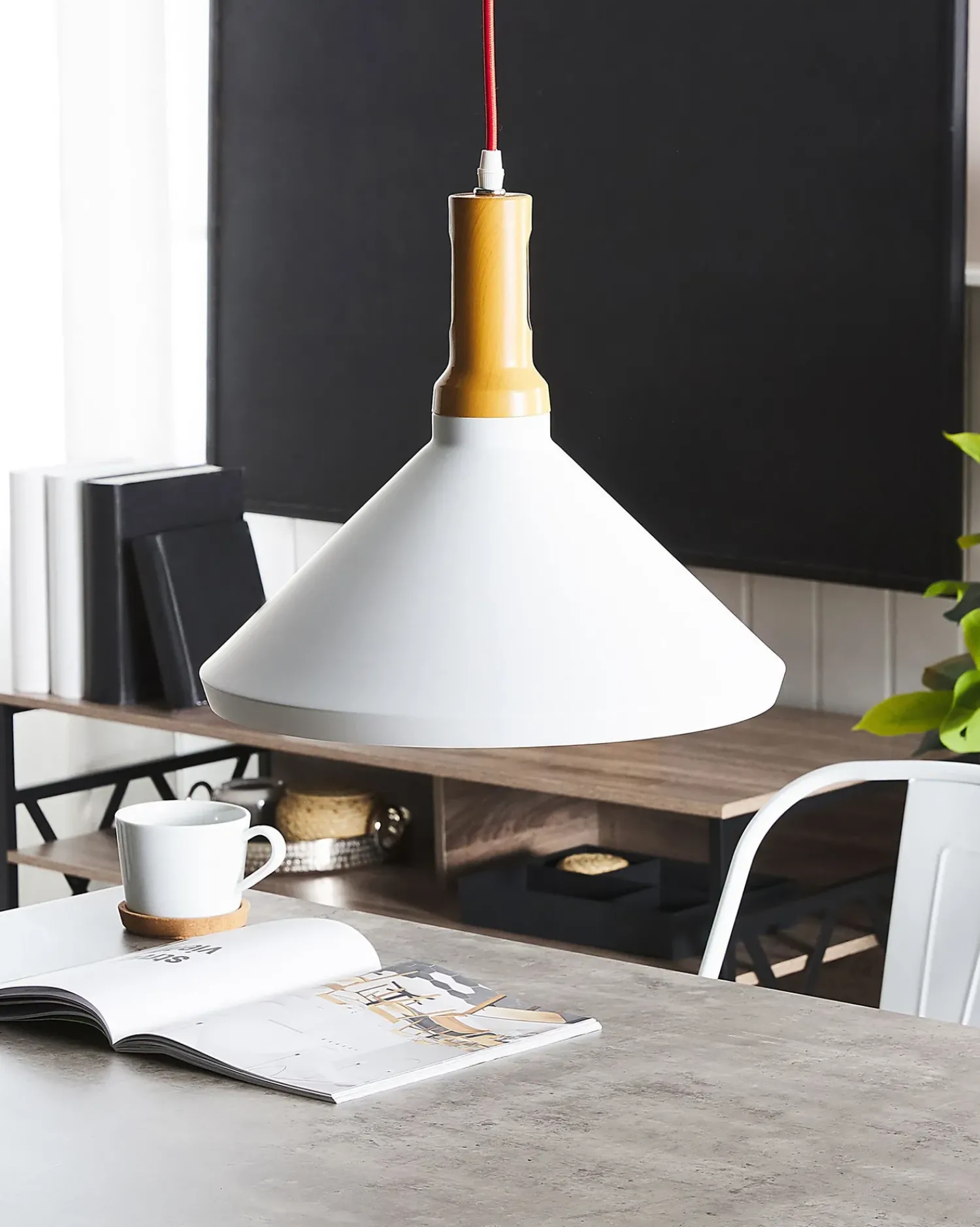 Beliani Lampadario LIARD Metallo Bianco Bianco Oro