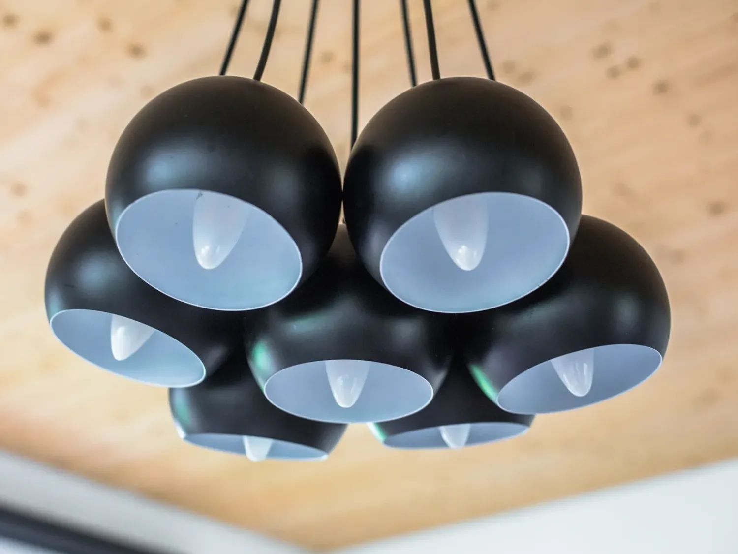 Clearance Beliani Lampadario OLZA Metallo Nero Bianco Nero