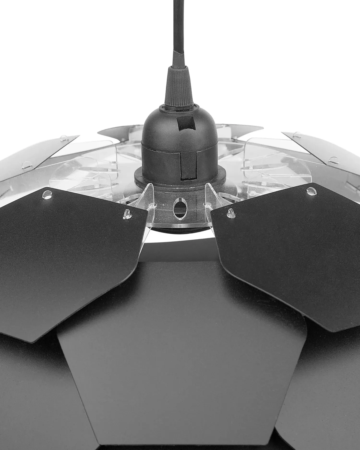 Clearance Beliani Lampadario SEGRE S Nero
