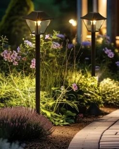 Outlet Beliani Lampione da giardino GOSABA Nero