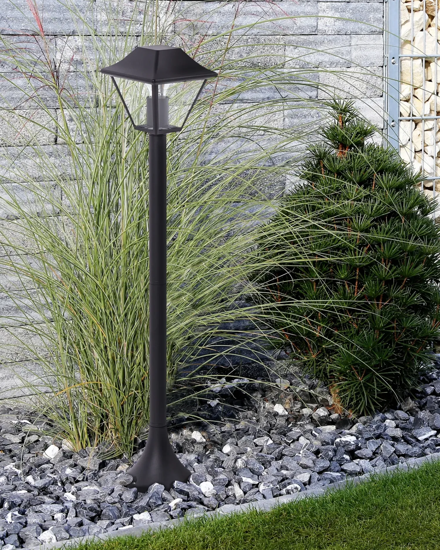 Outlet Beliani Lampione da giardino GOSABA Nero