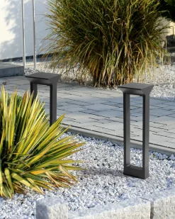 Clearance Beliani Lampione solare da giardino a LED MALDEN con sensore di movimento Nero