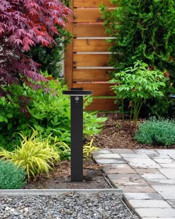 Hot Beliani Lampione solare da giardino a LED PARKERS con sensore di movimento Nero