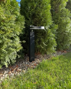 Hot Beliani Lampione solare da giardino a LED PARKERS con sensore di movimento Nero