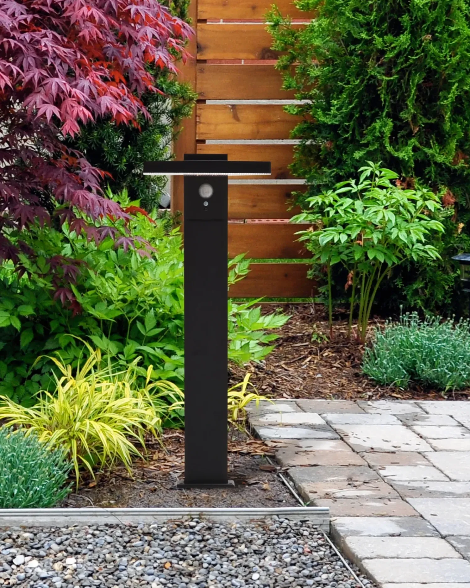 Best Beliani Lampione solare da giardino a LED POPLAR con sensore di movimento Nero