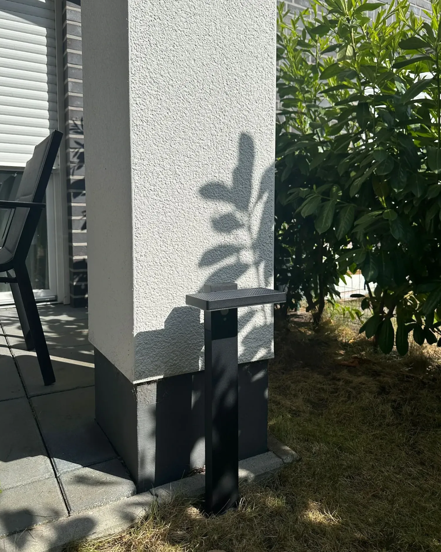 Best Beliani Lampione solare da giardino a LED POPLAR con sensore di movimento Nero