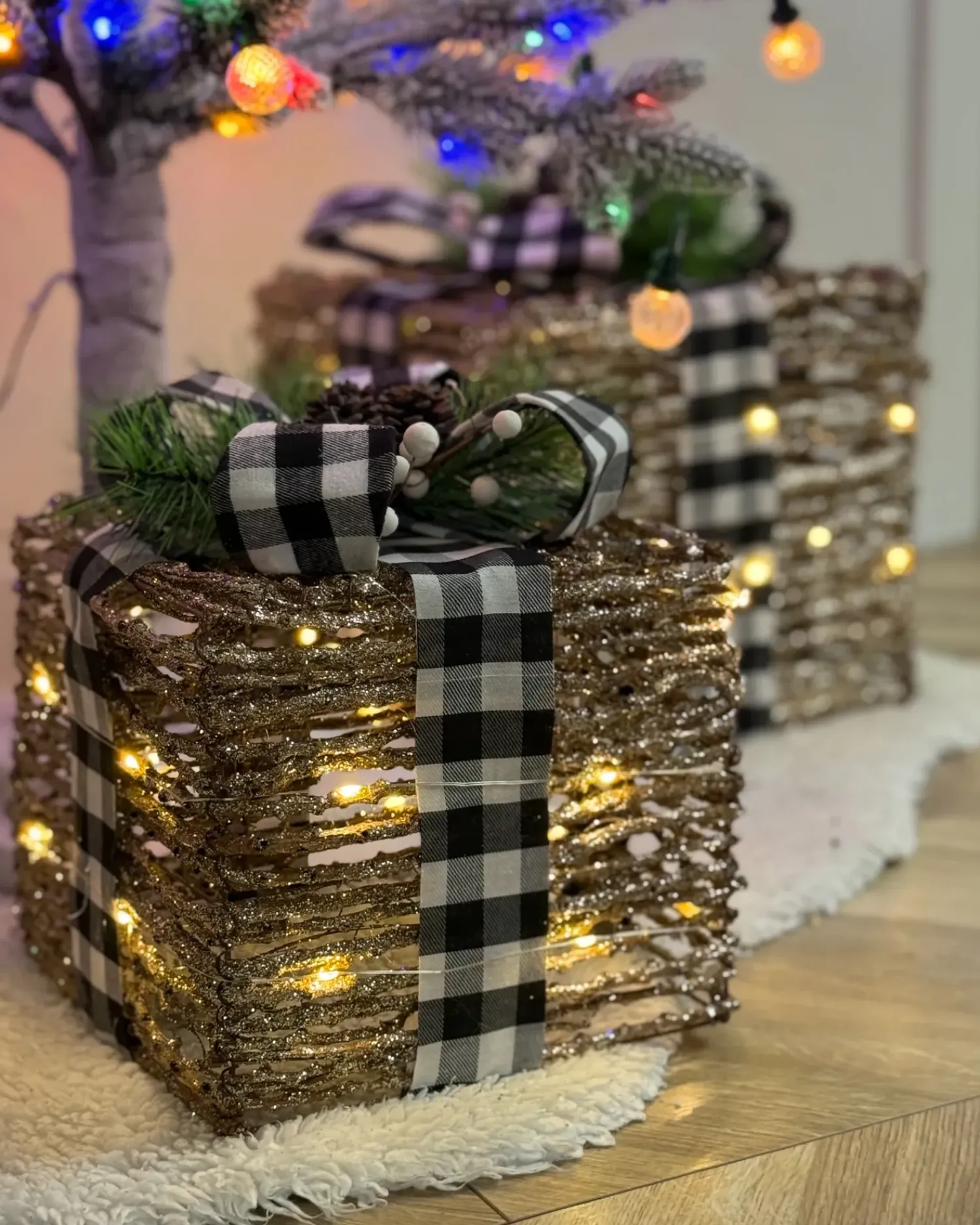 Online Beliani LED ARRESKOV Regali di Natale 20/25/30 cm Marrone Bianco Marrone Nero